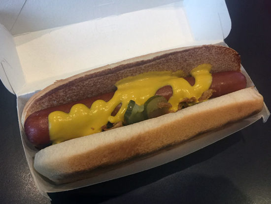 McDonald's Hot Dog schräg