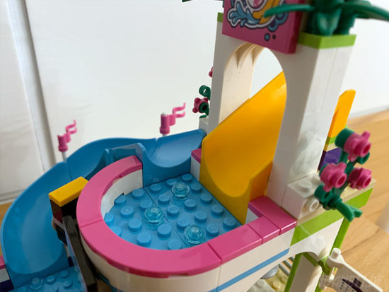 LEGO Friends 41313 Heartlake Freibad Rutsche oben