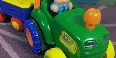 KiddieLand Traktor mit Anhänger – Artikelbild