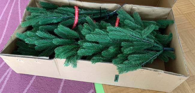 Künstlicher Weihnachtsbaum von der Firma Hallerts – Artikelbild Künstlicher Weihnachtsbaum von der Firma Hallerts