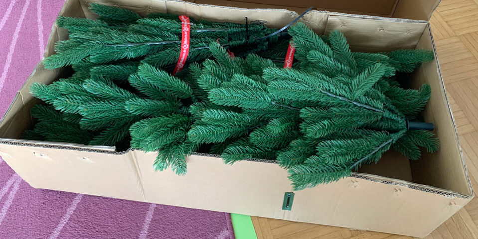 Künstlicher Weihnachtsbaum von der Firma Hallerts – Artikelbild Künstlicher Weihnachtsbaum von der Firma Hallerts